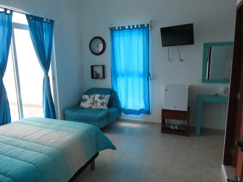 Casa Cural Y Galeria Isla Mujeres 호텔 0*,  멕시코